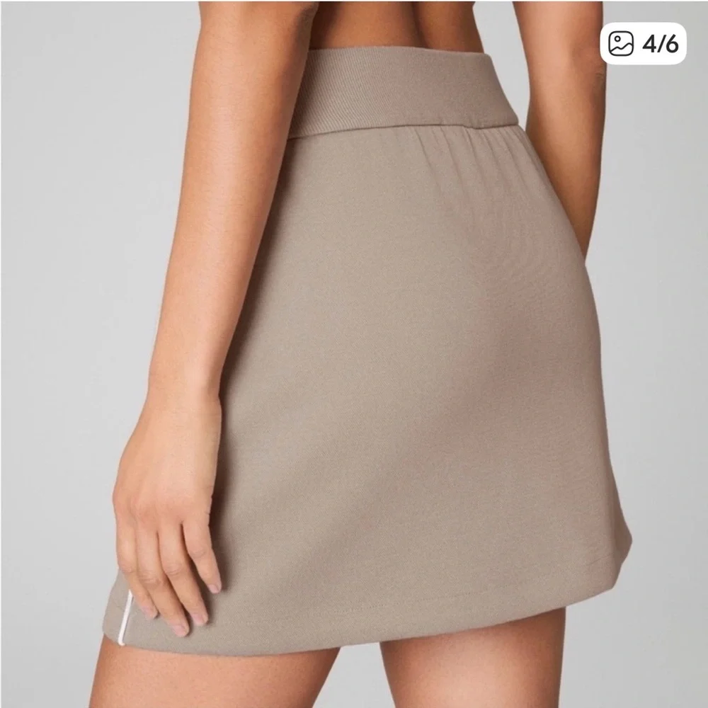 SPANX Taupe Athletic Skort with White Contrast Piping M - Picture 4 of 4